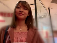 アイドルよりカワイイ♪スレンダー敏感美少女と個室撮影会！！神●し笑顔でまさにキュンです！！極上尻を強調した瞬間に電マ攻めでエッチな撮影に自然に移行！？ケイレン敏感マ○コは潮吹き体質でもありました♪感謝のピストンで激イキアクメ撮影成功！！_＃被写体希望_＃04 なっちゃん/20歳/今度からガールズバーで働く予定のアイドル超え美少女！！