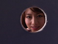 壁穴の向こうから誘惑してくるお隣の美人お姉さん 吉沢明歩