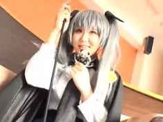 コスプレ好きなロリっ娘素人に容赦なくザーメン中出し！