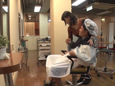 やたらと目があう美容室 妃月るい