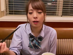 スクールカースト最上層！顔良しノリ良しJ○は、おじさんをホテルに連れ込むお盛ん女子！？サバサバギャルかと思いきや、キスだけでパンツを濡らす純情ちゃん！真っ白な美尻を波打たせ、華奢なカラダでおじさんチ○ポを受け止める！上下のお口で精子を飲み込み心もカラダもフルチャージ！【みいちゃん(彼女)とおじさん(彼氏)の特別な一日】 みぃ