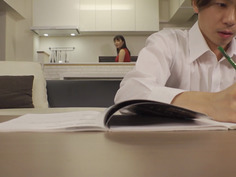 「Hはダメだけど、キスの仕方なら教えてあげる！」キステクニック抜群の義母が童貞息子とくちSEX！ 互いのとろけるキスの連続で愛液漏れっぱなしのマ○コに筆おろし生挿入！ 常にベロキスしながら密着中出しSEX！2 佐知子 小梅えな