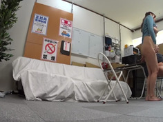 パートの人妻さんが若い従業員をこっそり連れ込んで楽しむヤリ部屋になっているバイト先の休憩室12