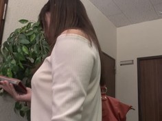 GS-277 嫁が留守中の家に嫁の妹と二人っきり！なのに僕を全く警戒する様子もなくパンチラしまくり、ノーブラで乳首もピンピン！目のやり場に困ってテレビをつけると、入れっぱだったエロDVDが流れてしまい気まずい雰囲気…。