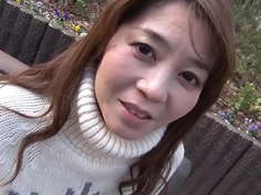 ずっと見つめる奥様〜何をされてもカメラ目線〜 本条彩乃 1